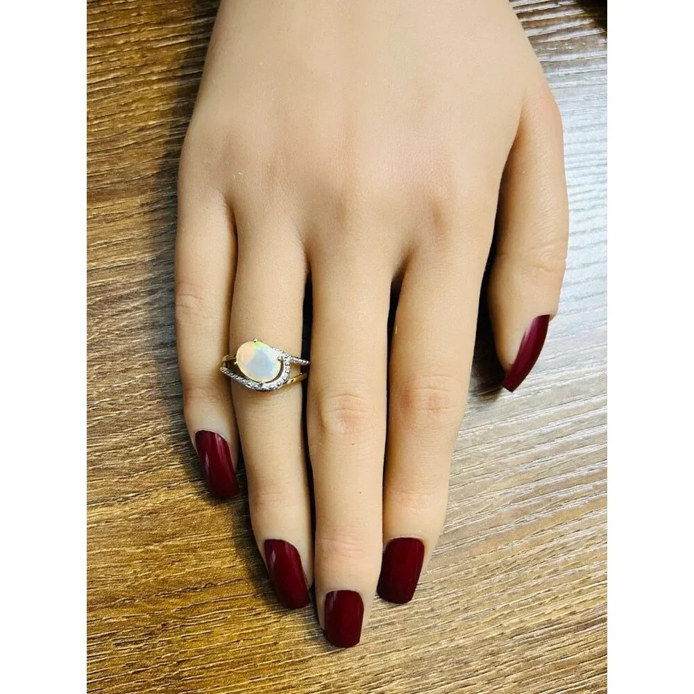 10K‎ Oval Shaped Opal/Diamonds Ring